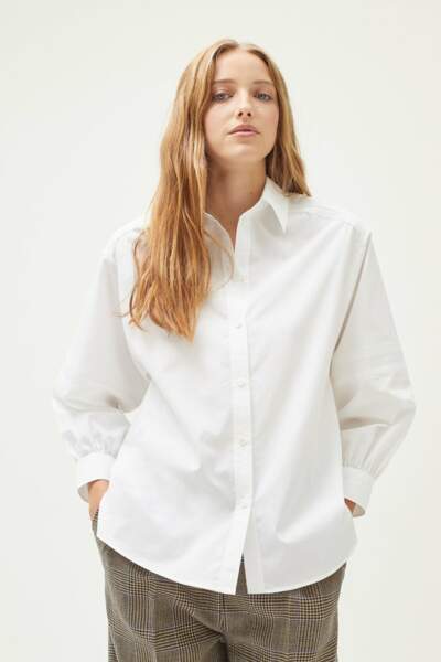 Chemise blanche à volume droit et manches longues, 135€, Pablo