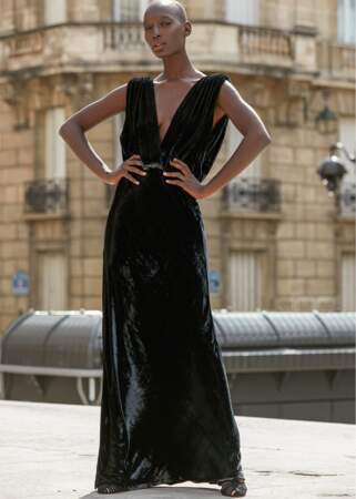 Robe Glamour en velours noir, 495 €, Mes Demoiselles.