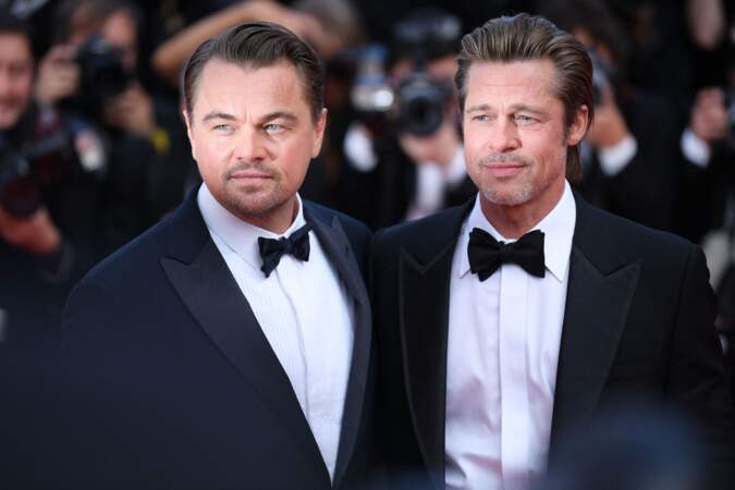 Leonardo DiCaprio et Brad Pitt à Cannes en 2019 : le smoking  et chemise blanche restent le symbole de l'élégance incarnée.