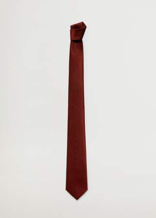 Cravate en maille de soie, Hermès, 135 €.