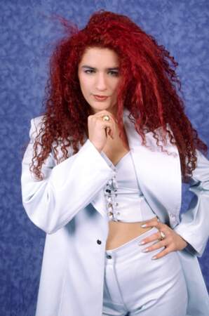 Larusso à ses débuts avec sa chevelure rouge flamboyante et son tube "Tu m'oublieras" qui marquera les années 90.