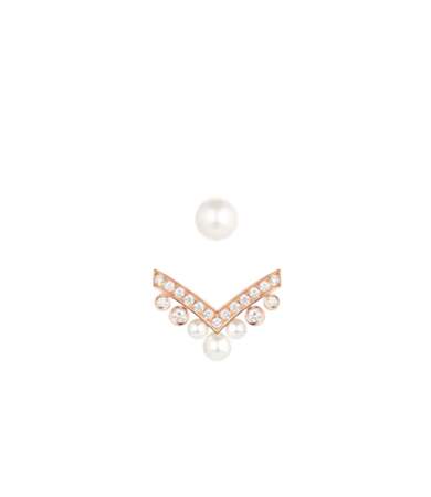 Boucle d'oreille "Joséphine Aigrette" en or rose, perles de culture et diamants, 4000 €, Chaumet.
