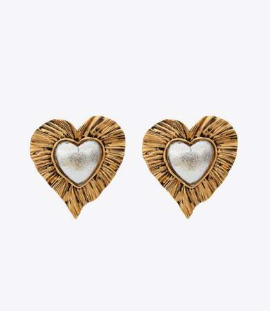 Boucles d'oreilles "Héritage" cœur en métal et résine, 595 €, Saint Laurent.