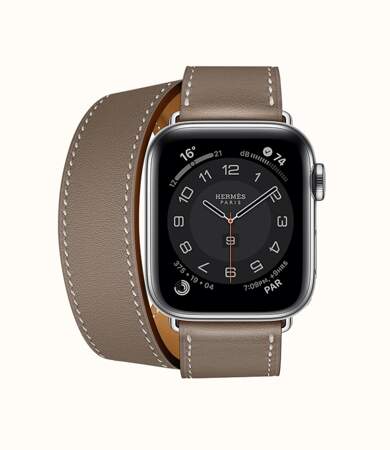 Montre "Apple Watch Série 6" avec bracelet en cuir gris double tour, 1 479 €, Hermès.