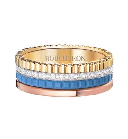 Bague "Quatre Blue Edition" pavée de diamants sur or jaune, or blanc, or rose et céramique bleue, 6 100 €, Boucheron.