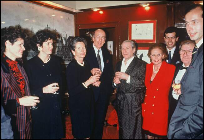 Valéry Giscard d'Estaing en famille avec ses deux filles Jacinte et Valérie-Anne et sa femme Anne-Aymone en 1991.