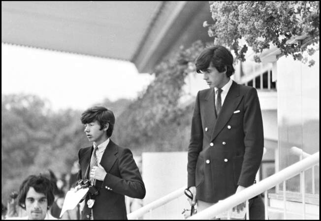 Les deux fils de Valéry Giscard d'Estaing, Louis et Henri à une course de chevaux en 1972.