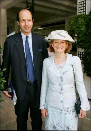 Le fils de Valéry Giscard d'Estaing, Louis, et sa femme au prix de l'Arc de Triomphe à Longchamp en 2004.