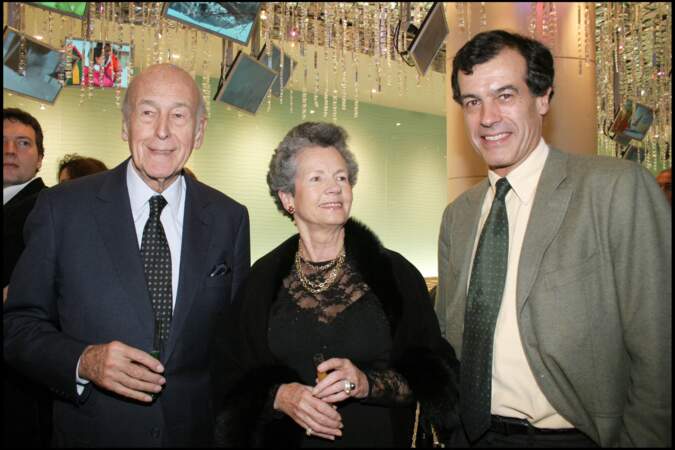 Valéry Giscard d'Estaing aux côtés de sa femme Anne-Aymone et leurs fils Henri en 2006.