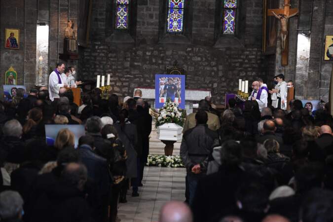 La cérémonie en hommage à Christophe Dominici s'est déroulée  en l'église Saint-Louis à Hyères