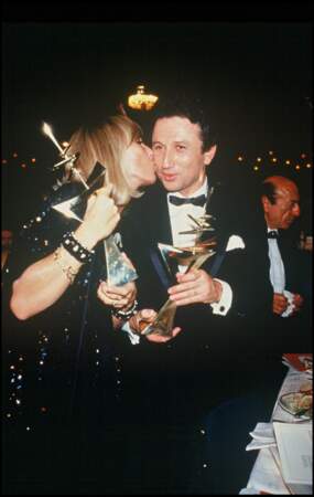 Michel Drucker et sa femme, Dany Saval, complices à la soirée des 7 d'or en 1987.