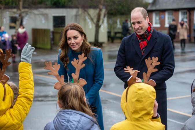 Le prince William et Kate Middleton rencontrent le personnel et les élèves lors d'une visite à la Holy Trinity Church of England First School à Berwick upon Tweed, le deuxième jour d'une tournée de trois jours à travers le pays, le 7 décembre 2020