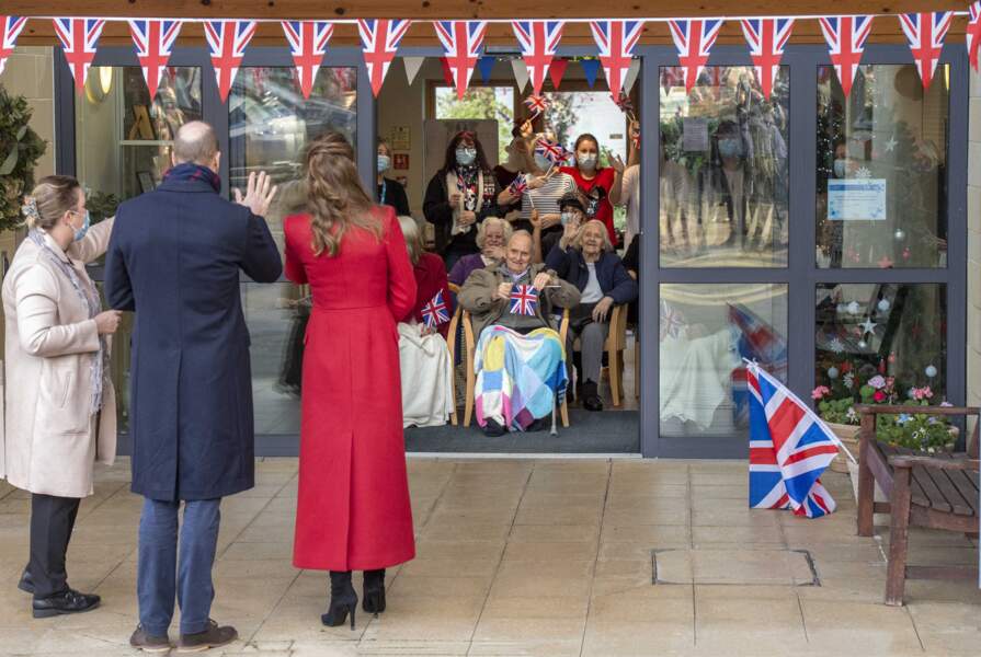Le prince William et Kate Middleton, duchesse de Cambridge, lors d'une visite à Cleeve Court Residential Care, Cleeve Green, à Twerton, Bath,  le 8 décembre 2020.