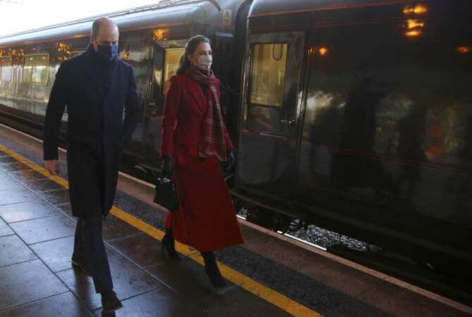 Le prince William, duc de Cambridge,  et Catherine Kate Middleton, duchesse de Cambridge arrivent à la gare centrale de Cardiff le 8 décembre 2020.