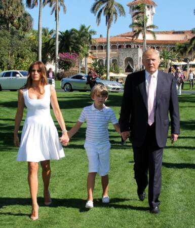 Depuis 35 ans, Donald Trump se rend régulièrement dans son club privé de Mar-a-Lago, comme ici avec son épouse Melania et son fils Barron, en janvier 2013. 