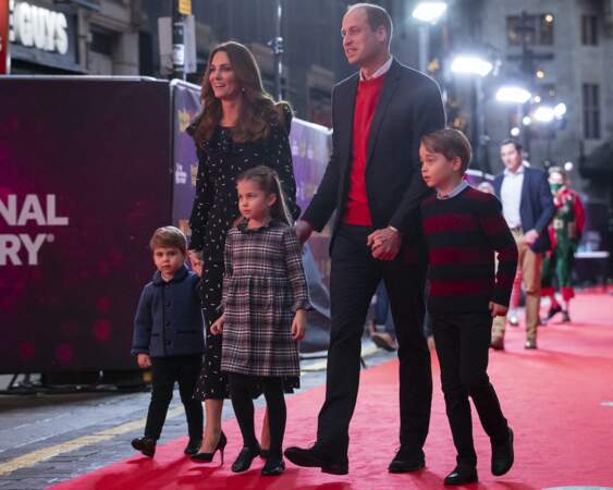 Le prince William, Kate Middleton et leurs enfants ont assisté à une représentation de Pantoland au Lond Palladium