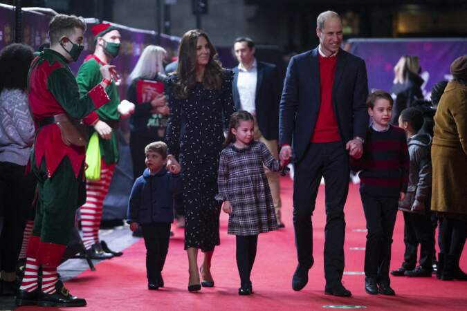La famille du prince William et Kate Middleton foule le tapis rouge du London Palladium, pour une soirée dédiée aux personnes mobilisées pendant la crise du Covid-19