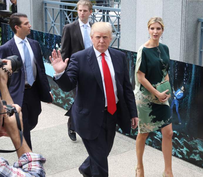 Ivanka Trump, avec son père Donald Trump, et ses deux frères, Donald Jr et Eric Trump, en juin 2013.