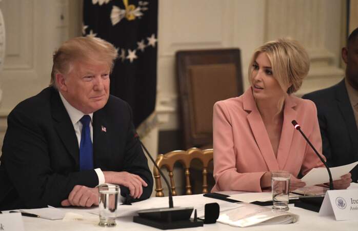 Ivanka Trump, avec son père, Donald Trump, lors d'une réunion du comité consultatif américain sur la politique du marché du travail à la Maison Blanche, le 6 mars 2019.