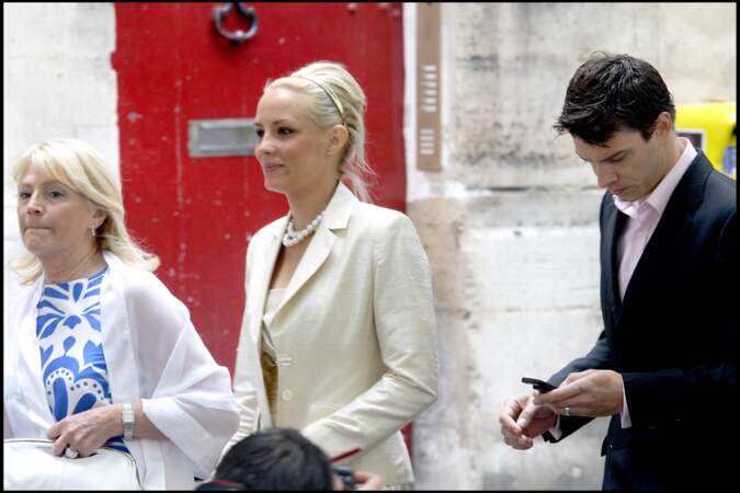 Elodie Gossuin et Bertrand Lacherie très élégants au mariage de Jean-Pierre Pernaut et Nathalie Marquay en 2007.