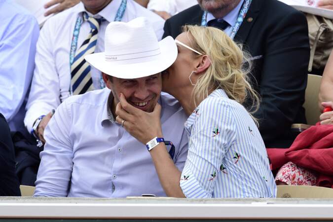 Elodie Gossuin et son mari Bertrand Lacherie plus tendres que jamais dans les tribunes de Roland Garros à Paris en 2019.