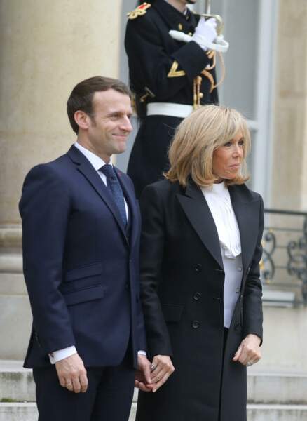 Emmanuel et Brigitte Macron sur le  perron de l'Elysée, le 11 mars 2020.