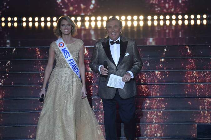 Très chics, Sylvie Tellier arrive en compagnie de Jean-Pierre Foucault à l'élection de Miss France 2021