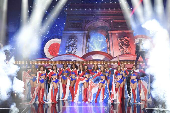 Amandine Petit parmi les 15 finalistes lors de l'élection de Miss France 2021 au Puy du Fou