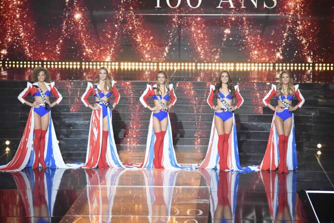 Amandine Petit parmi les 5 finalistes lors de l'élection de Miss France 2021 au Puy du Fou