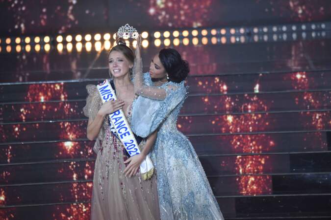 Amandine Petit couronnée Miss France 2021