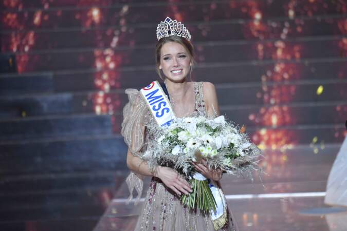 Amandine Petit, Miss France 2021, émue aux larmes
