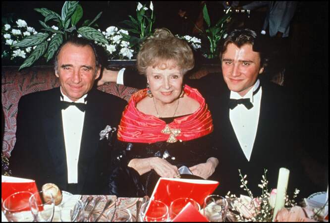 Claude Brasseur avec sa mère, OOdette Joyeux et son fils, Alexandre en 1992.