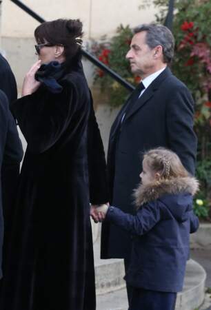 Nicolas Sarkozy, sa femme Carla Bruni Sarkozy et leur fille Giulia aux obsèques d'Andrée Sarkozy, la mère de l'ancien président de la République.