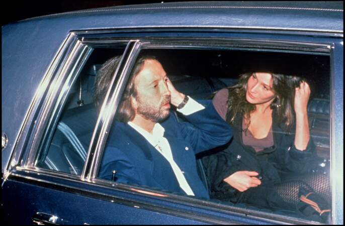 À la fin des années 1980, Carla Bruni fréquente Eric Clapton