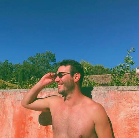 En vacances, Yaniss Lespert profite du soleil et affiche un corps musclé pour le plus grand plaisir de ses fans.