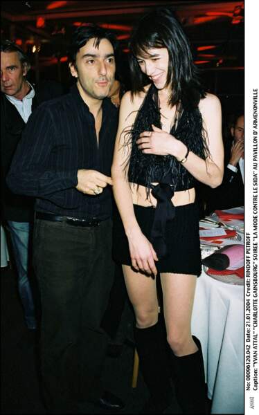 Yvan Attal et Charlotte Gainsbourg, en janvier 2004, à la soirée "La Mode contre le Sida".
