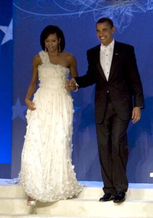 Michelle et Barack Obama, lors du bal d'investiture, à Washington, le 20 janvier 2009. 