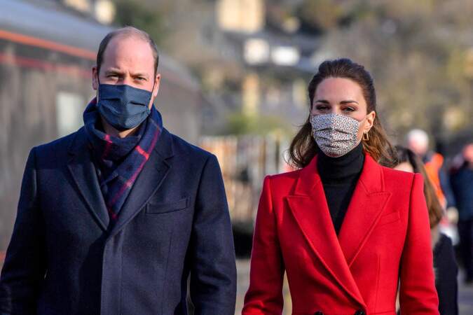 Kate Catherine Middleton et le prince William arrivent à la gare de Bath, avant de se rendre dans un centre de soins pour rendre hommage au personnel lors de la pandémie de coronavirus, le 8 décembre 2020