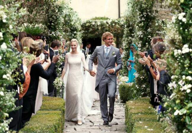 Pour la cérémonie religieuse, la mariée portait une robe ivoire signée Giorgio Armani Prive