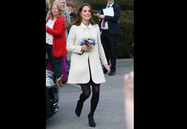 La duchesse de Cambridge radieuse dans son manteau crème