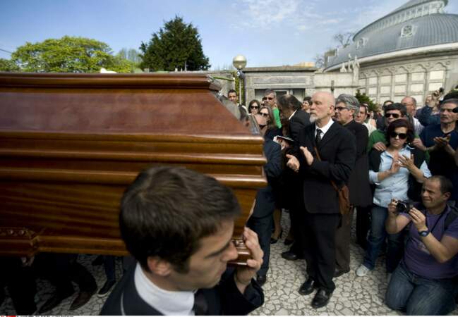 A Porto, John Malkovich applaudit au passage du cercueil de Manoel de Oliveira
