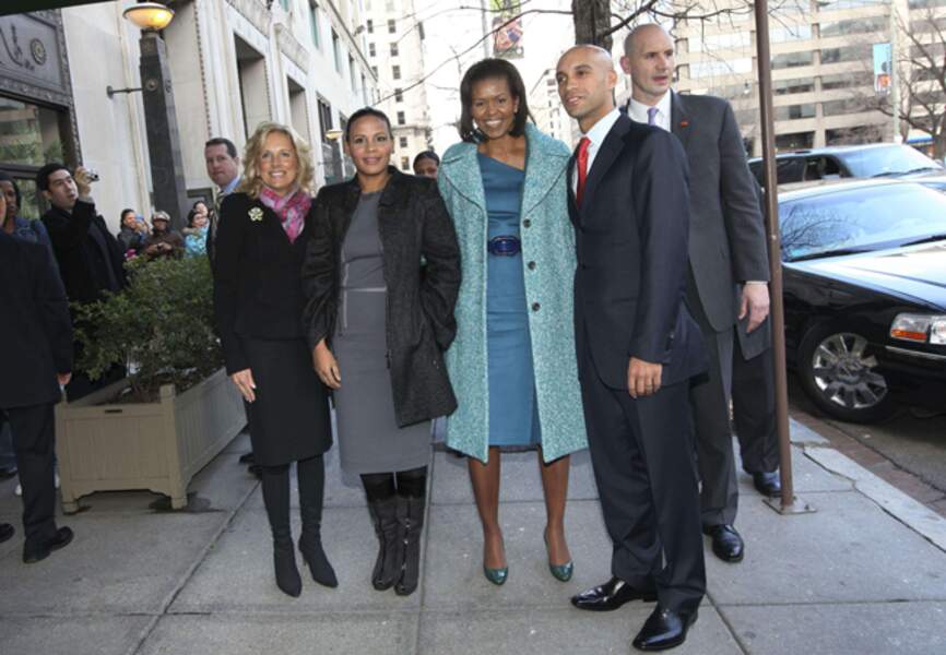 Photos - Michelle Obama, reine du recyclage mode - Gala
