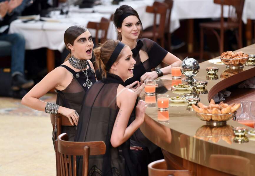 Cara Delevingne et Kendall Jenner goûtent au plaisir des viennoiseries parisiennes