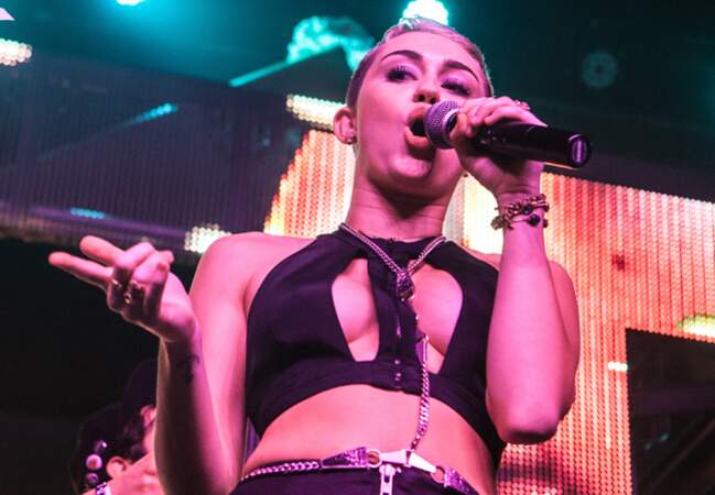 Miley Cyrus change de registre avec sa coupe ultracourte