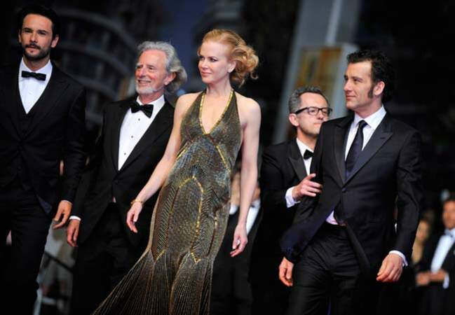 Nicole Kidman rayonne sur le 65e tapis rouge cannois dans sa somptueuse robe moulante Ralph Lauren