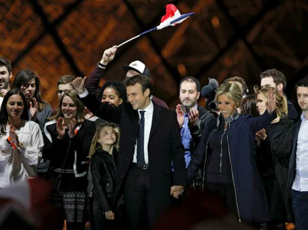 Emmanuel Macron en famille au Louvre le 7 mai 2017