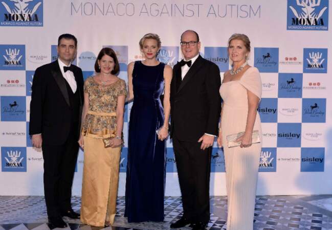 Le couple entouré d'Emmanual Falco, le président de MONAA, et des Premières dames du Panama et de Serbie