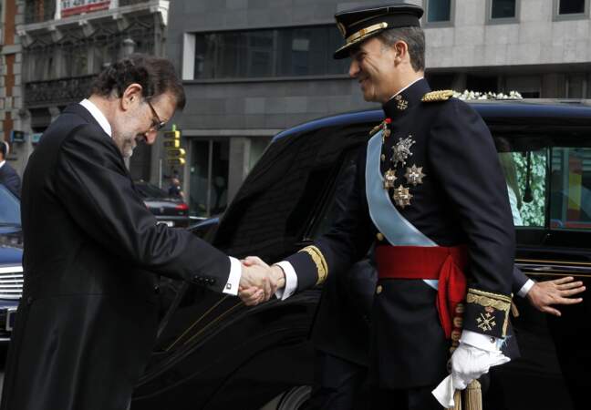 Le premier ministre espagnol Mariano Rajoy accueille le prince des Asturies devant le Congrès des députés
