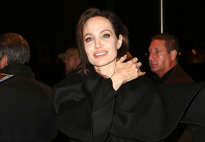 Juin: Angelina Jolie est honorée par la Reine d'Angleterre