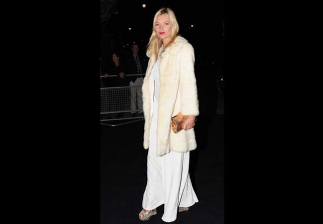 Total-look blanc pour les Moet & Chandon Etoile Awards